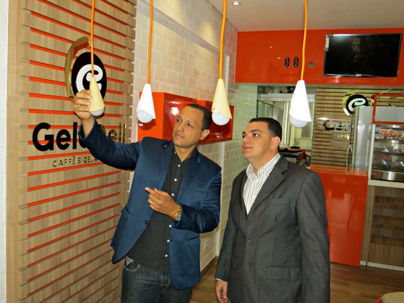 Proprietários da loja, o jornalista e empresário Fred Silveira (Record TV) e o empresário Maxciel Marcelino | Foto: Divulgação
