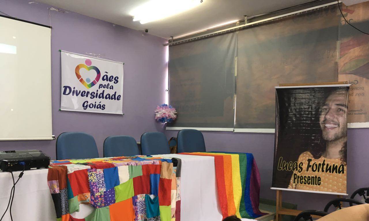 Jornalista Lucas Fortuna, assassinado por homofobia há 5 anos, é relembrado durante o primeiro encontro das Mães pela Diversidade em Goiás | Foto: Kaito Campos