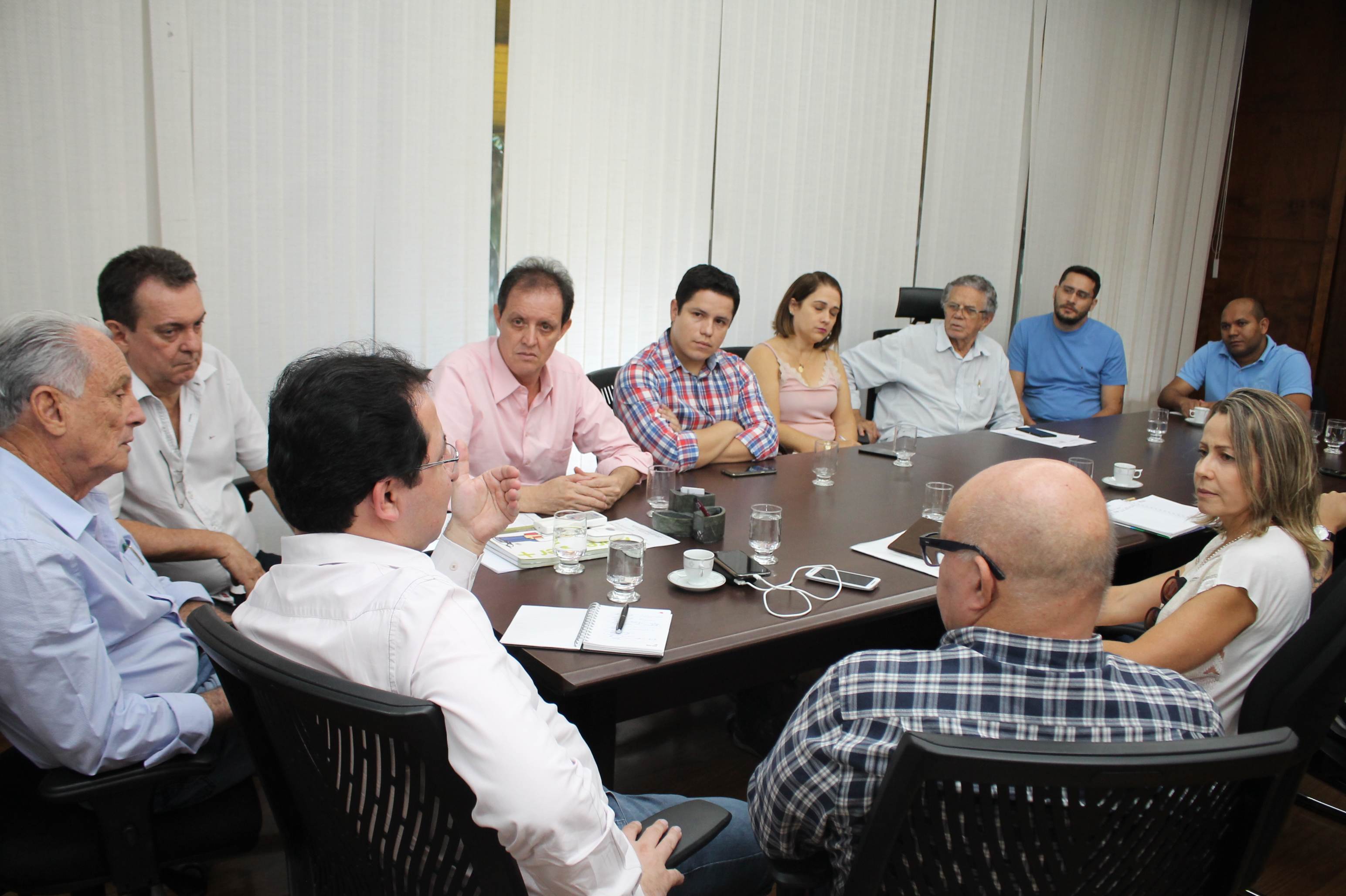 Secretaria de Educação, Cultura e Esporte (Seduce Goiás) recebeu representantes da Confederação Brasileira de Basketball (CBB) e da Federação Goiana de Basquete (FGB) | Foto: Divulgação / Seduce