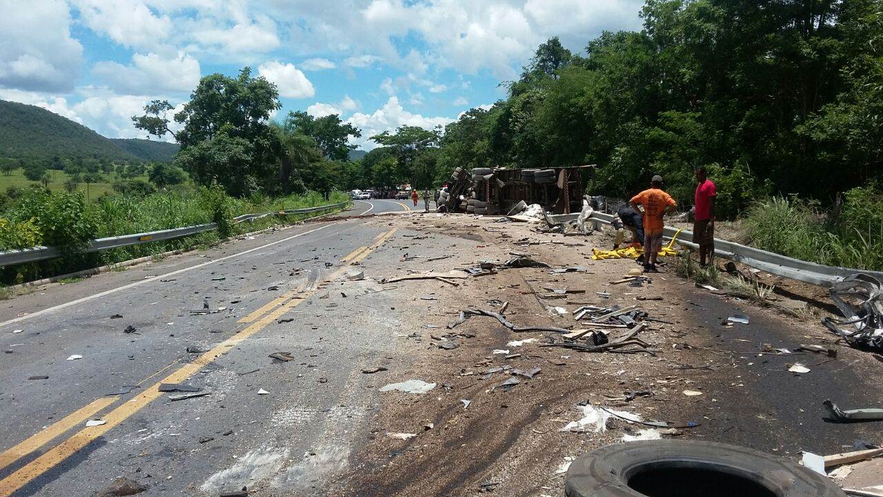 Oito morrem após acidente com ônibus que seguia para Goiânia | Foto: PRF