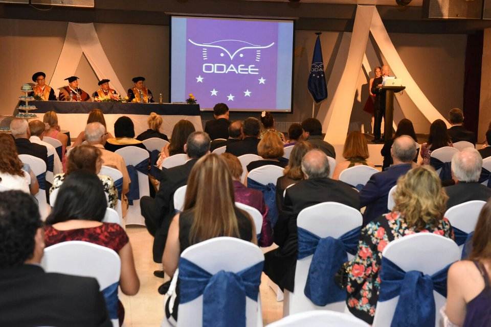 Professor Alcides proferindo a conferência. Ao final ele foi aplaudido de pé pelos presentes | Foto: Divulgação