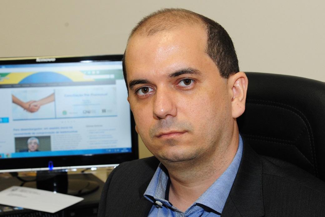 Juiz Reinaldo de Oliveira Dutra, da Vara Cível, Criminal, da Infância e da Juventude, das Fazendas Públicas e de Registros Públicos da comarca de Acreúna | Foto: Wagner Soares