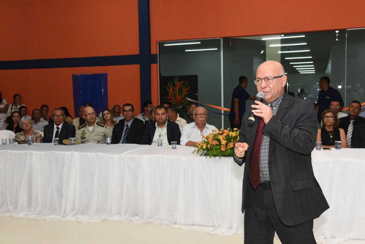 Professor Alcides discursou para um grande público | Foto: Divulgação
