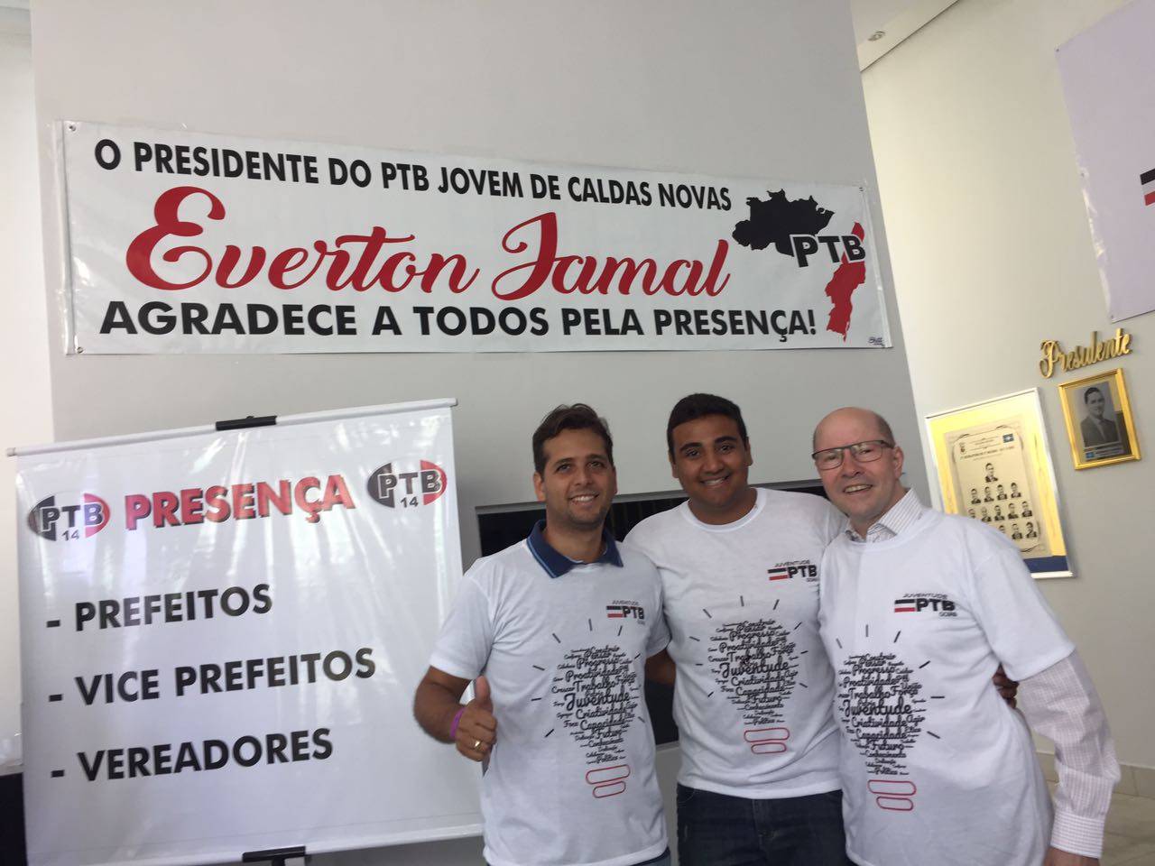 Presidente estadual da JPTB Guilherme Coelho, presidente da JPTB de Caldas Novas Everton Jamal e ex-senador Demóstenes Torres | Foto: Folha Z
