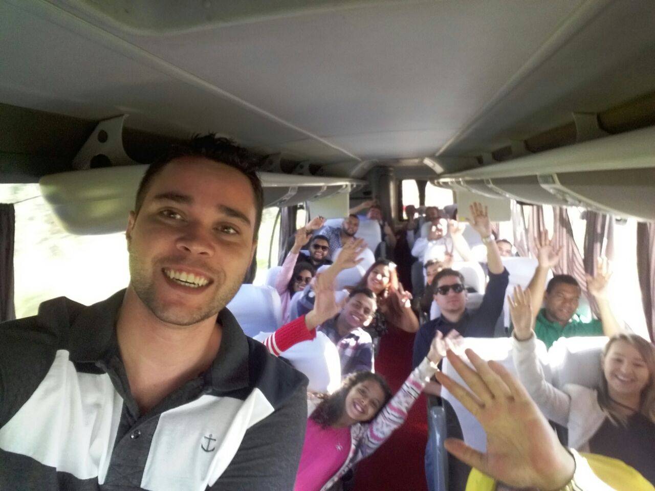 Presidente da JPTB de Goiânia, Thiago Taguary foi o responsável pelo ônibus que saiu da capital na manhã de sábado, 12, com destino a Caldas | Foto: Reprodução