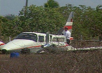 Avião com o governador faz pouso forçado (Foto: Reprodução/TV Paraíba)