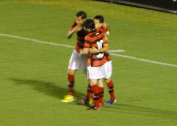 Ricardo Jesus e João Paulo comemoram com Pipico o quarto gol do Dragão