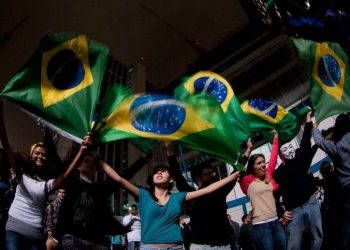 A manifestação já reúne cerca de 30 mil pessoas, conforme a Polícia Militar. O protesto concentra-se na Avenida Paulista até o Parque Ibirapuera, mas há também manifestações na Avenida 23 de Maio e na Rodovia Castello Branco. Os atos são pacíficos