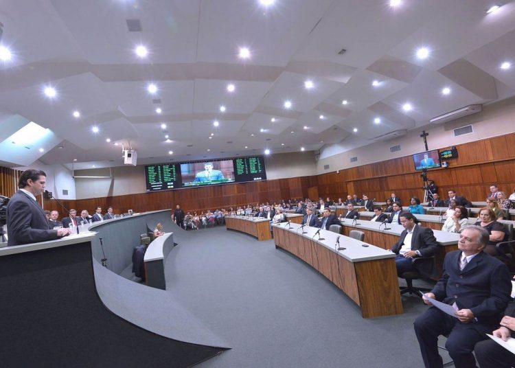 Deputados apoiam extinção do voto secreto em Goiás