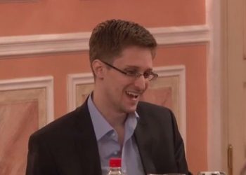 Edward Snowden trabalhava em uma empresa que prestava serviços à NSA e é acusado de espionagem pelo governo dos Estados Unidos