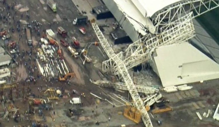 Parte da arquibancada do estádio do Corinthians foi destruída no acidente em Itaquera