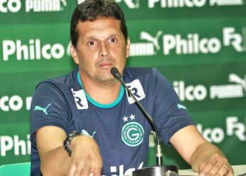 Técnico do Goiás reclama de regulamentos do Goianão