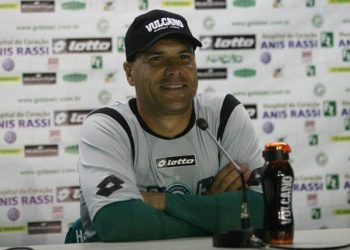 Harlei treina Goiás contra o Botafogo-PB, por vaga na Copa do Brasil