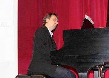 Participam do recital o professor do Câmpus Goiânia do IFG e pianista, Sérgio de Paiva, mais músicos convidados