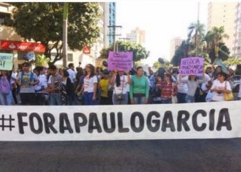 Manifestantes saem às ruas da capital com pedido de impeachment para o prefeito Paulo Garcia