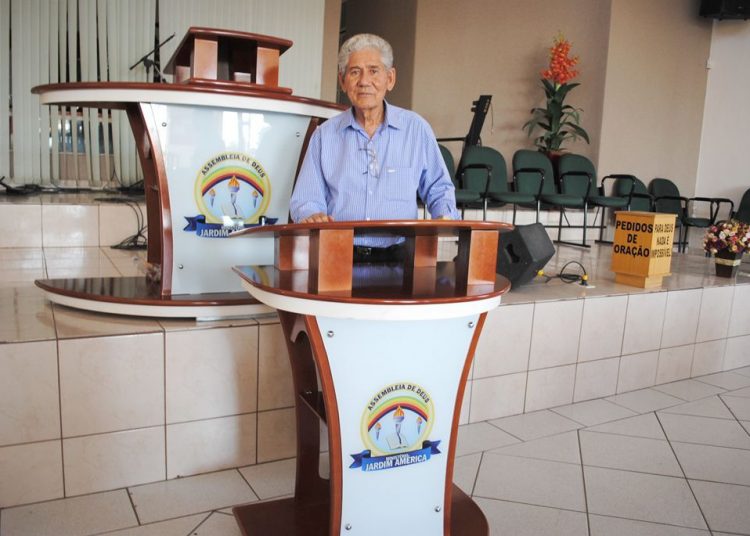 Pastor há quase cinquenta anos, Juvenil Saturnino fala do ministério que preside e dos desafios da liderança (Foto: Valdemy Teixeira)