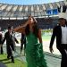Ivete Sangalo e Carlinhos Brown no encerramento da Copa (Foto: AFP)