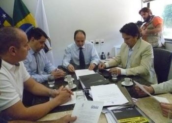 O presidente da Abrasel, Rafael Campos Carvalho avalia que, apesar de não impedir a posse de qualquer tipo de armamento nas boates e casas noturnas, a medida é um avanço