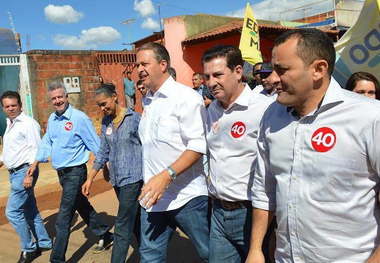 Vanderlan participou de uma caminhada ao lado do presidenciável, Eduardo Campos, e da vice, Marina Silva
