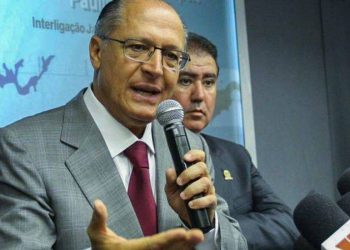 Alckmin segue internado sem previsão de alta.