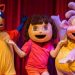 Dora é uma exploradora de primeira e está sempre metida em alguma aventura com seus amigos