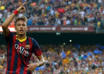 Neymar comemorando gol com a camisa do Barcelona