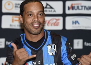 Ronaldinho Gaúcho perdeu a chance de marcar na sua estreia.