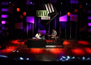 DJ Múcio e Fred Valle misturam discotecagem e bateria em show