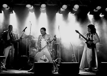 A atual formação do Classical Queen conta com Lobato (vocais e violão), Fernando Gamba (guitarra), Júlio Abrileri (baixo), Anderson Macedo (bateria e teclados)
