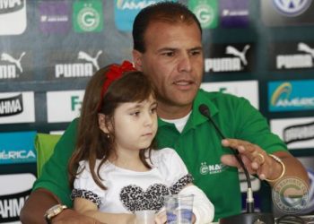 Harlei já dá seus primeiros passos como responsável pela gerência do futebol esmeraldino (Foto: Assessoria Goiás EC)