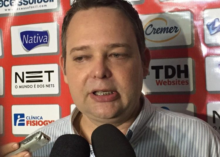 Guto Veronez não vê problema em buscar reforços nos rivais Goiás e Atlético