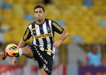 Edílson pode ser o segundo reforço do Corinthians para 2015