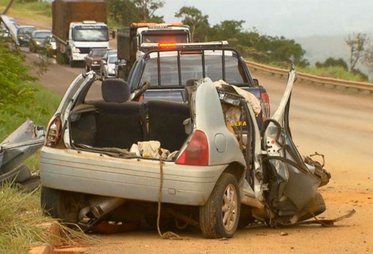 Renault Clio ficou completamente destruído (Foto: Divulgação)