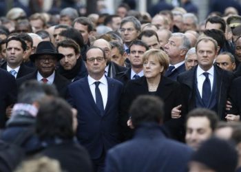O presidente francês, François Hollande, liderou a marcha (Foto:  EPA/Oliver Hoslet/Agência Lusa/Divulgação)