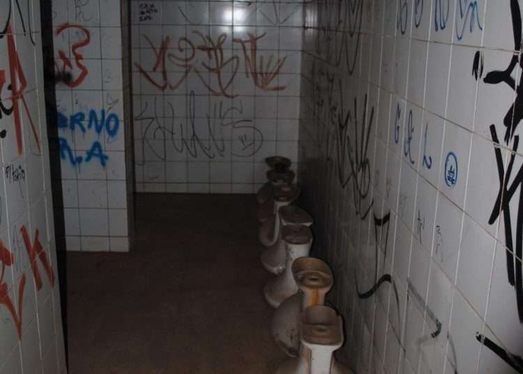 Os banheiros estão interditados desde 2010