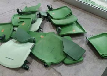 Cadeiras quebradas na Allianz Arena (Foto: Divulgação)