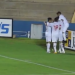 Jogadores do Vila comemoram o primeiro gol do jogo