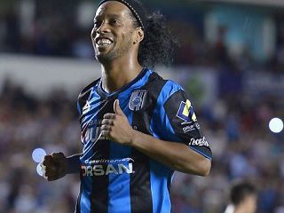Ronaldinho não vive bom momento no México e ainda não marcou nenhum gol com a camisa do Querétaro