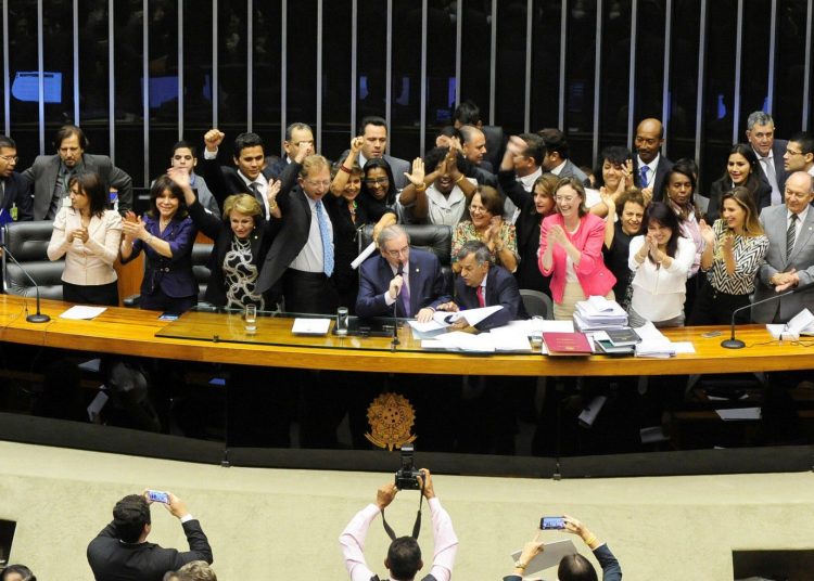 Deputados/as votam o projeto de lei para incluir o feminicídio na lista de crimes hediondos / Foto: Gustavo Lima