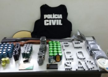 Material apreendido com o suspeito (Foto: Divulgação/Polícia Civil)