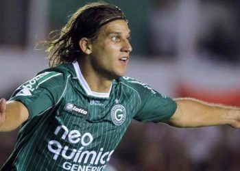 Rafael Moura quando jogou com a camisa do Goiás