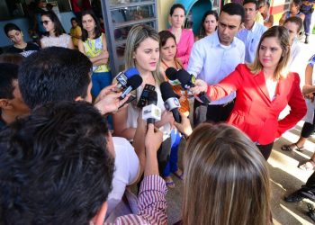 Vânia Cristina,  secretária municipal de Saúde, dá entrevista coletiva à imprensa sobre fechamento de cais / Foto: Valdir Antunes