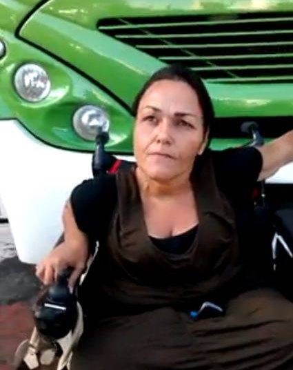 Mulher com deficiência física clama por acessibilidade / Foto: Reprodução