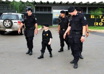 Guilherme ganhou uma farda preta e conheceu a Rotam / Foto: Cb Adair