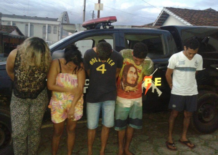Em Guapó, suspeitos de tráfico de droga foram presos pelo CPE / Foto: Comando CPE