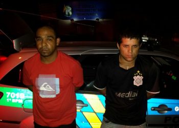 Suspeitos presos por roubo a farmácia (Foto: Divulgação PM)