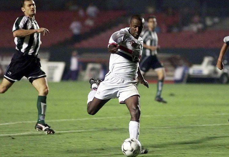 Reinaldo quando jogava no São Paulo
