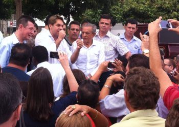 O presidente do PMDB da capital, Bruno Peixoto, pede para que Iris Rezende concorra à prefeitura de Goiânia | Foto: Valdemy Teixeira