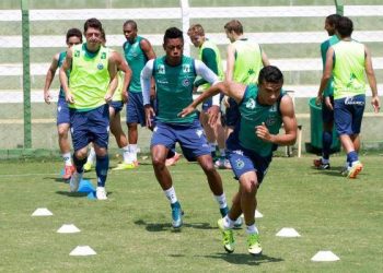 Jogadores treinam de olho no Corinthians (Foto: Site Goiás)
