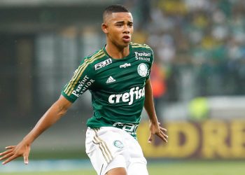 Aos 18 anos, Gabriel Jesus já é titular do Palmeiras
